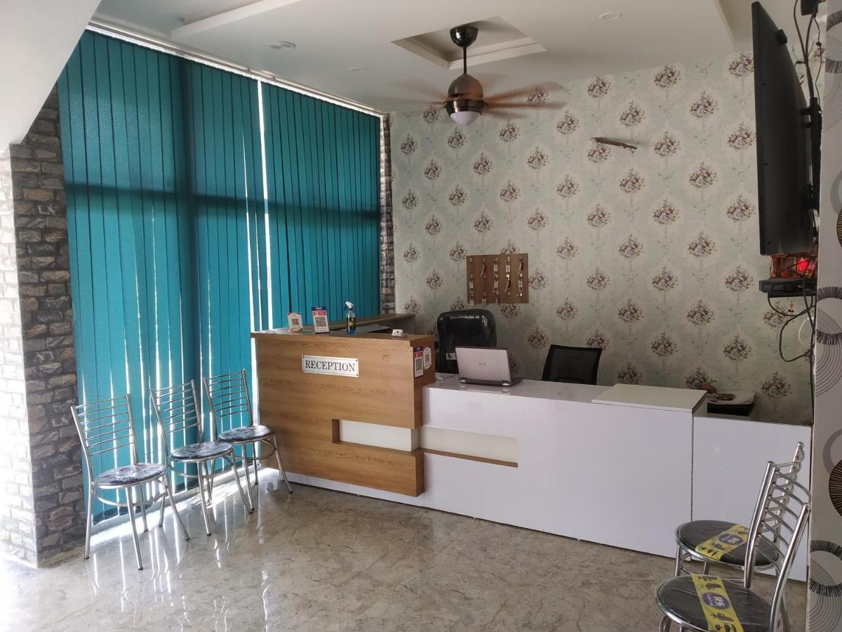 Nv Palace Hotel Vrindāvan Екстериор снимка