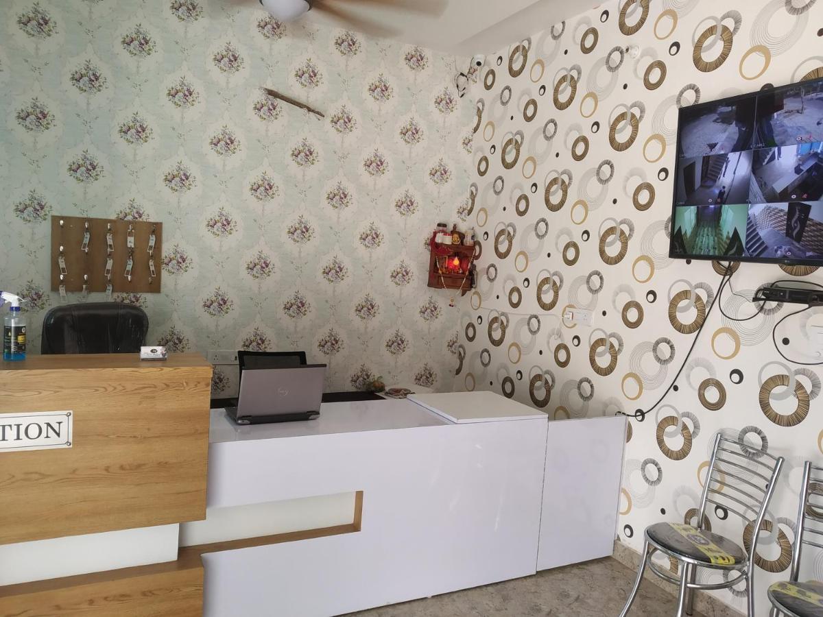 Nv Palace Hotel Vrindāvan Екстериор снимка