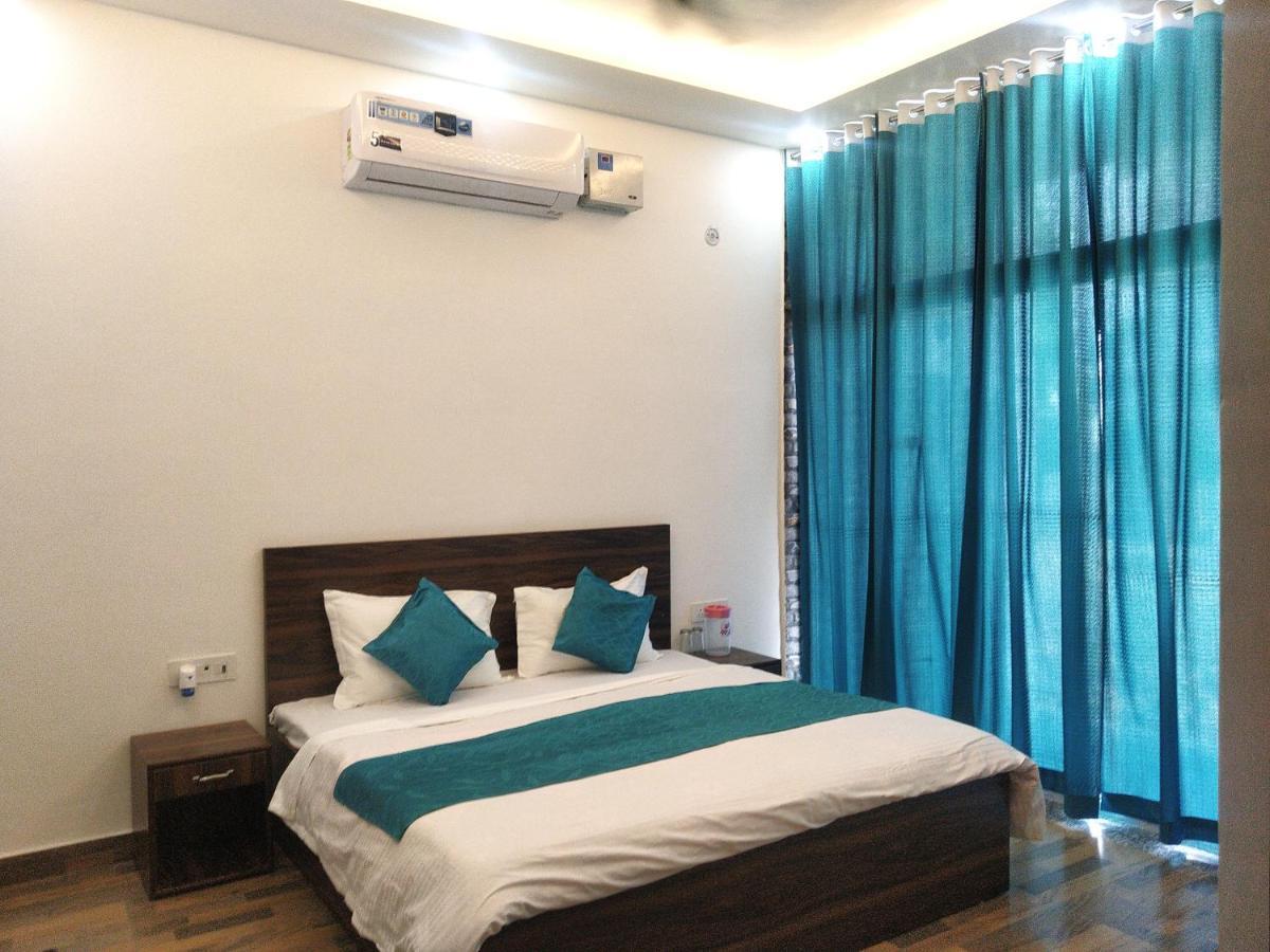 Nv Palace Hotel Vrindāvan Екстериор снимка