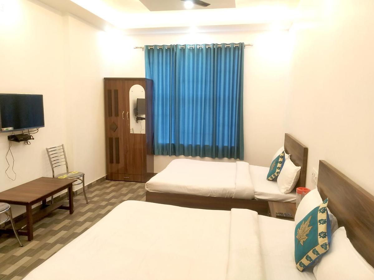 Nv Palace Hotel Vrindāvan Екстериор снимка